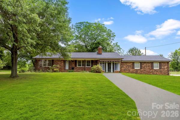 2829 Bettis RD, Grover, NC 28073