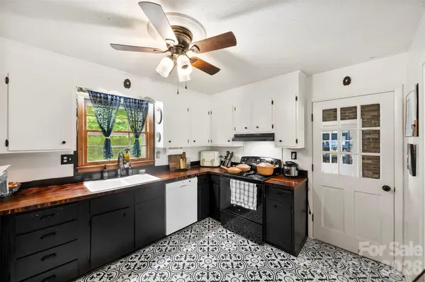 2829 Bettis RD, Grover, NC 28073