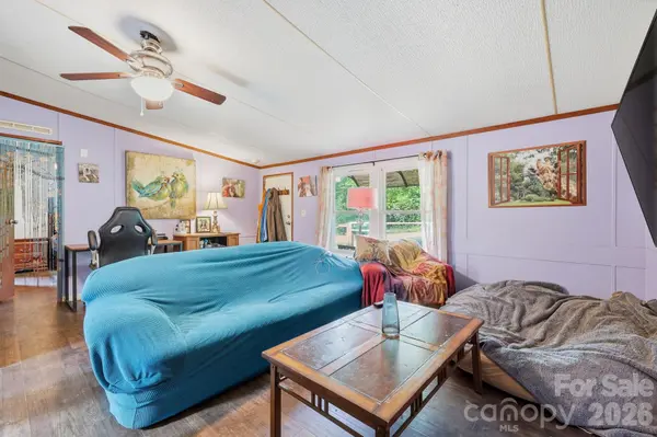 131 Vinewood CIR, Asheville, NC 28806