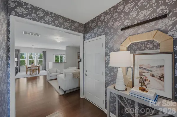 2403 Diplomat LN, Charlotte, NC 28210