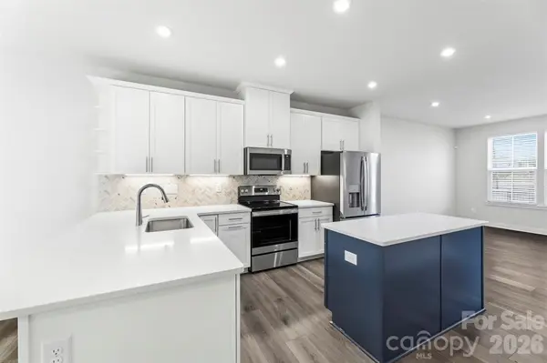 1049 Simcoe LN, Charlotte, NC 28217
