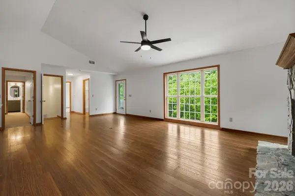 100 Woven Cloud LN, Waynesville, NC 28785