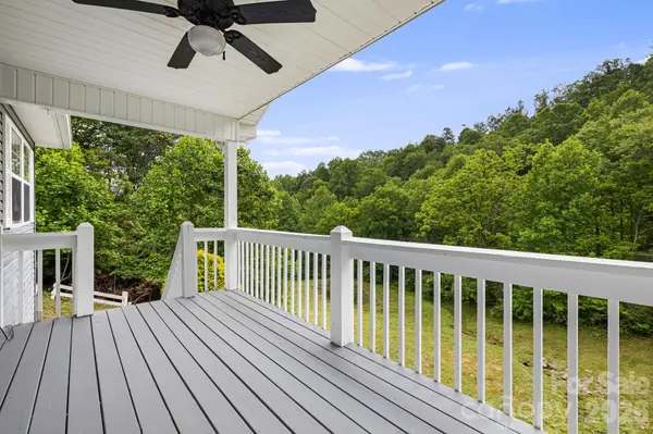 100 Woven Cloud LN, Waynesville, NC 28785