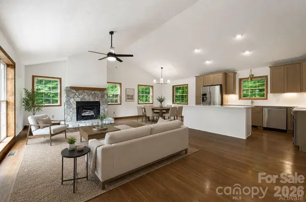 100 Woven Cloud LN, Waynesville, NC 28785