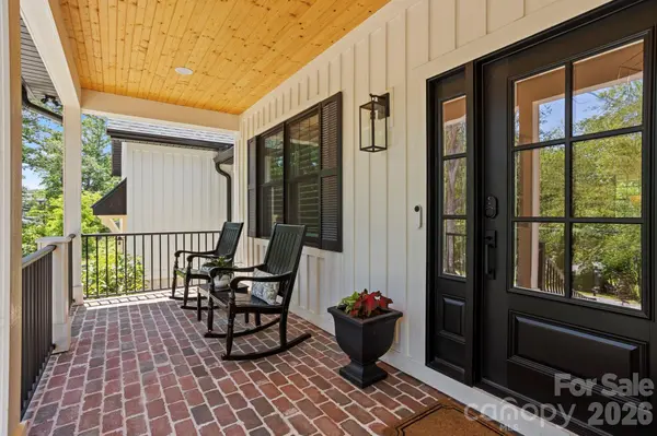 710 Knollwood DR, Hendersonville, NC 28791