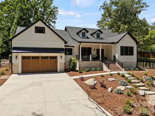 710 Knollwood DR, Hendersonville, NC 28791