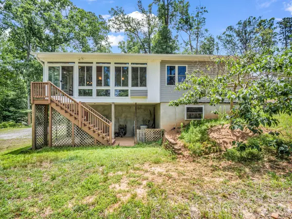 1943 Landrum RD, Columbus, NC 28722