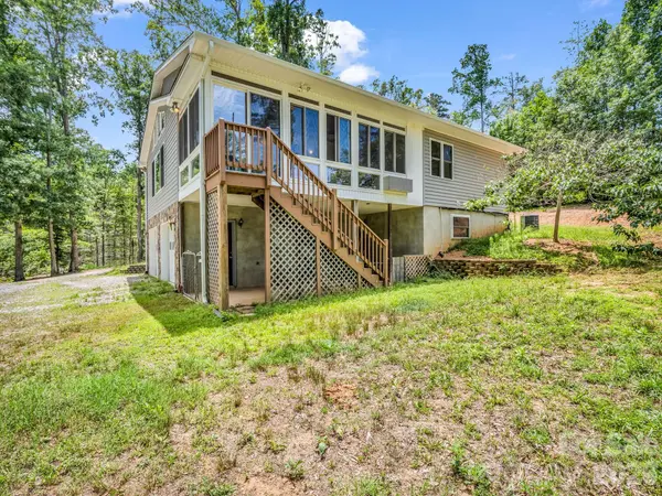 1943 Landrum RD, Columbus, NC 28722