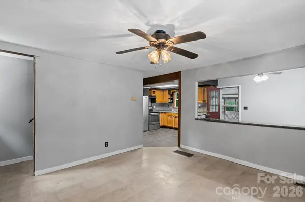 177 E Poplar DR, Hendersonville, NC 28792