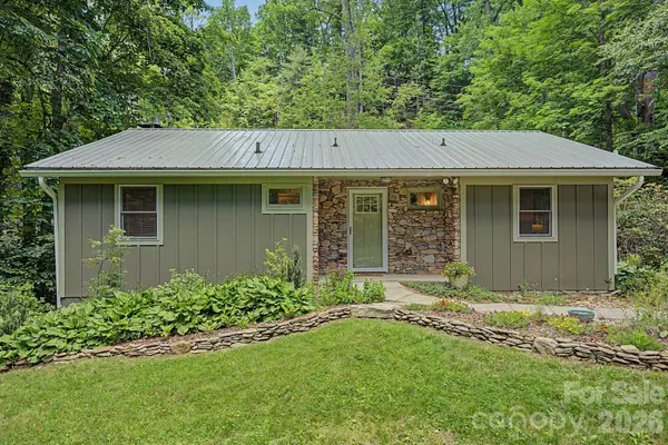 878 Garren Creek RD, Fairview, NC 28730