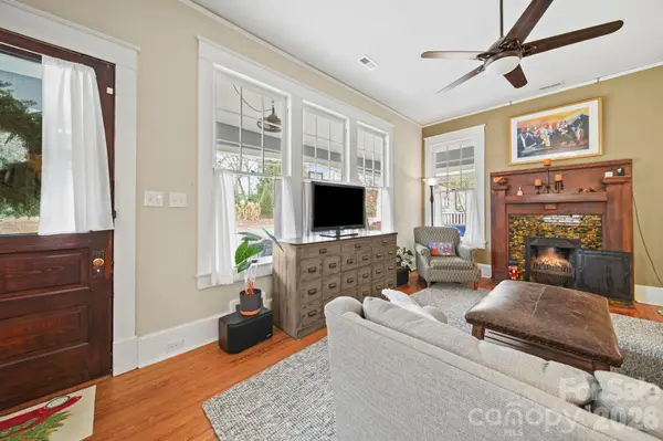 202 S Oak ST, Statesville, NC 28677