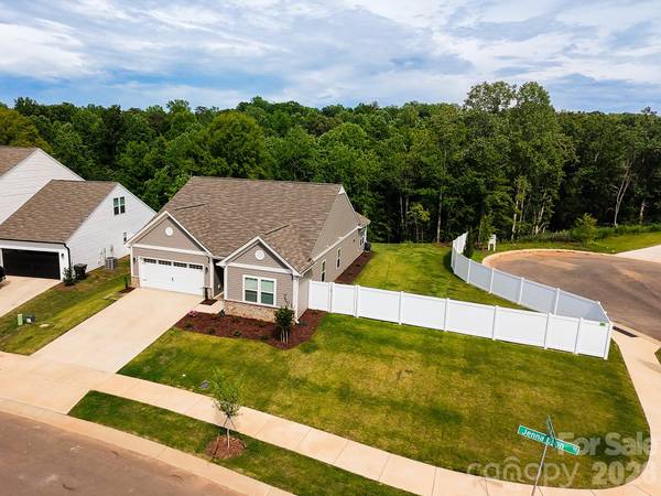 1261 Jenna Lynn CT, Lowell, NC 28098