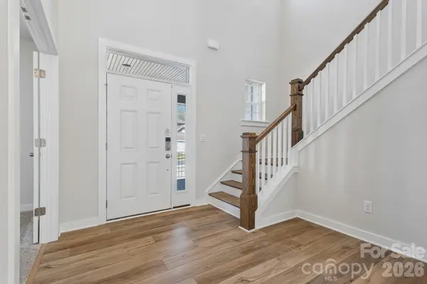 208 E Warfield DR, Mooresville, NC 28115