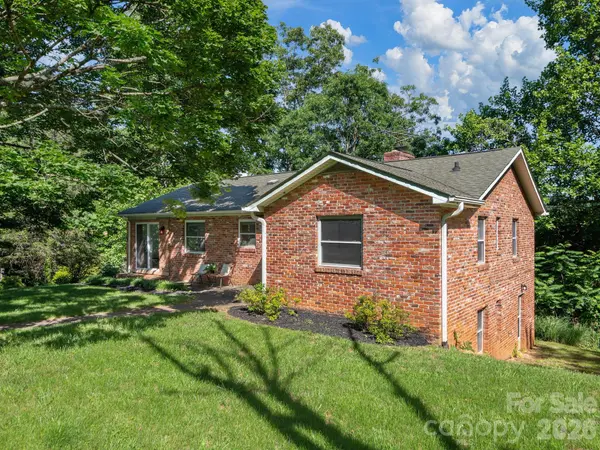 147 W Oakview RD, Asheville, NC 28806