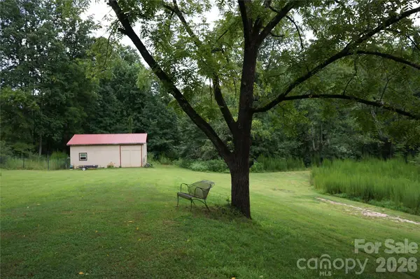 1239 W McGuinn RD, Mill Spring, NC 28756