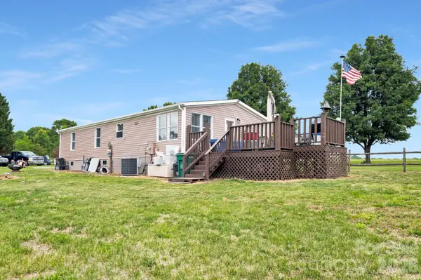 1677 Jennings RD, Olin, NC 28660