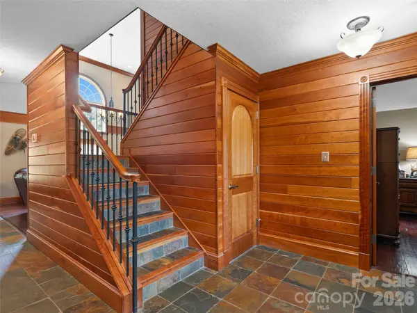 40 Hope RD, Weaverville, NC 28787