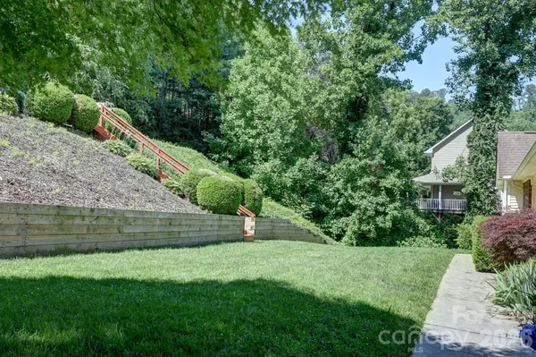 31 Surrey RUN, Asheville, NC 28803