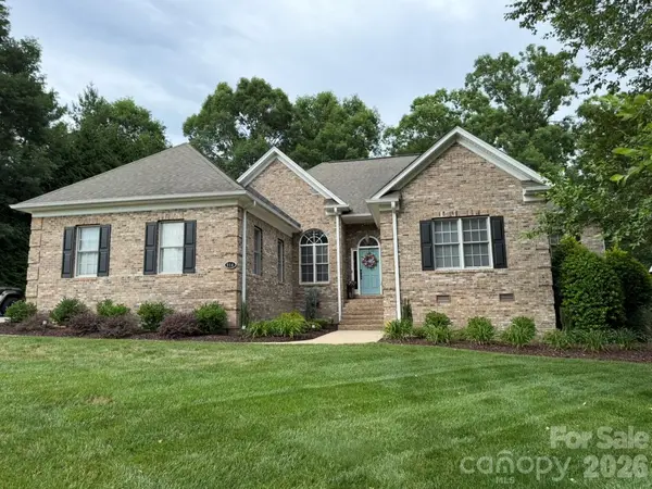914 Players Ridge RD, Hickory, NC 28601