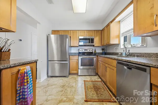 2305 Abbey CIR, Asheville, NC 28805
