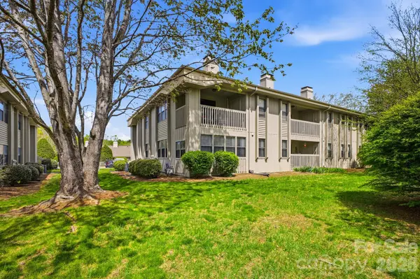 2305 Abbey CIR, Asheville, NC 28805