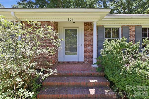 401 White Oaks DR, Salisbury, NC 28147