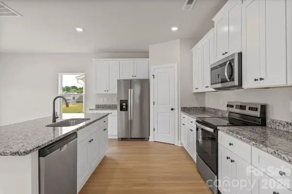 6504 Fairford DR, Charlotte, NC 28215
