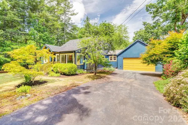 136 Graveyard RD, Fairview, NC 28730