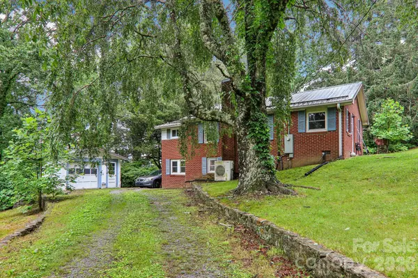 677 Mount Olivet RD, Zirconia, NC 28790