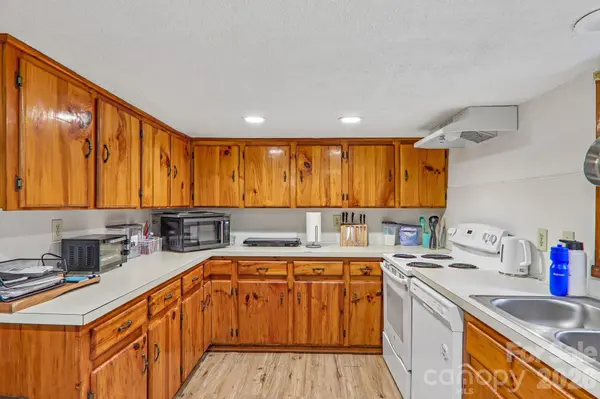677 Mount Olivet RD, Zirconia, NC 28790