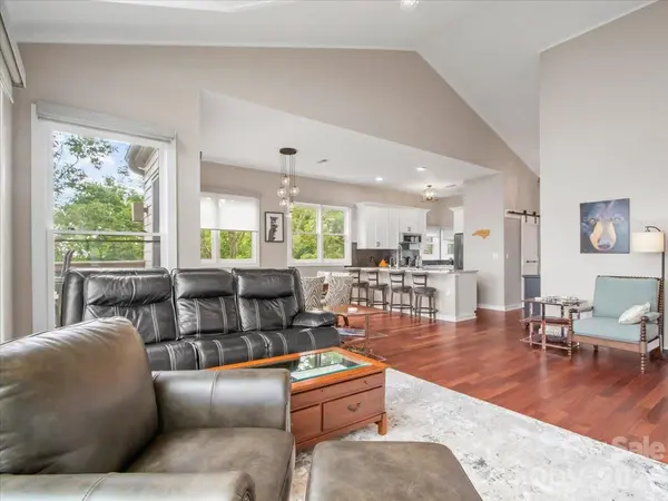 30 Club Villa CT #B2, Burnsville, NC 28714