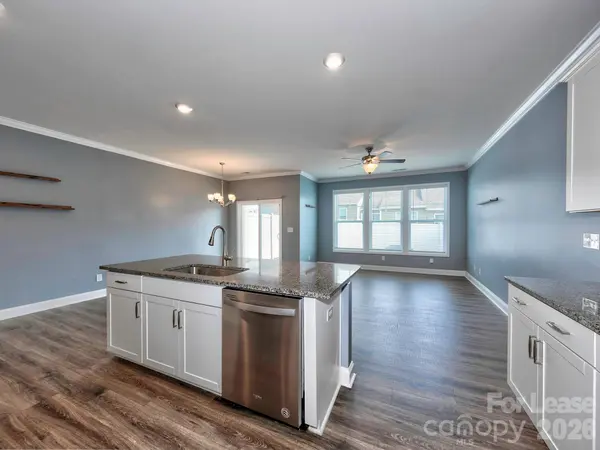 915 Emma Kate CT, Lake Wylie, SC 29710