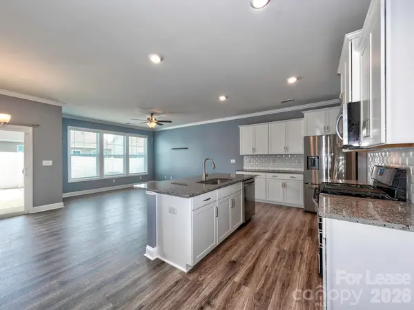 915 Emma Kate CT, Lake Wylie, SC 29710