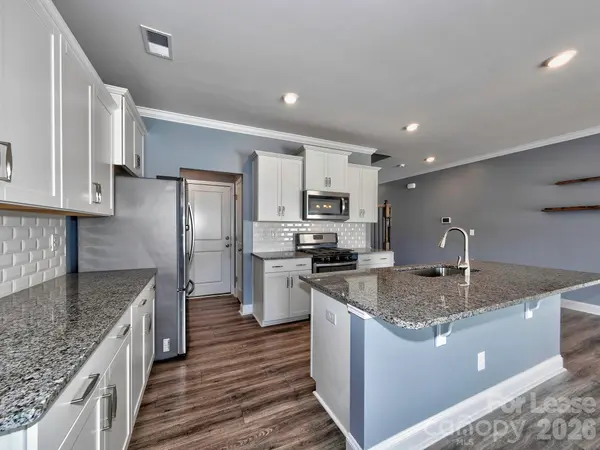 915 Emma Kate CT, Lake Wylie, SC 29710