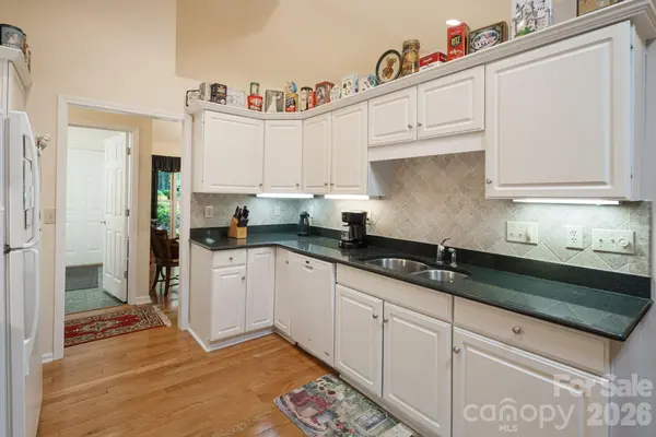 1851 Riverview CT, Hendersonville, NC 28739