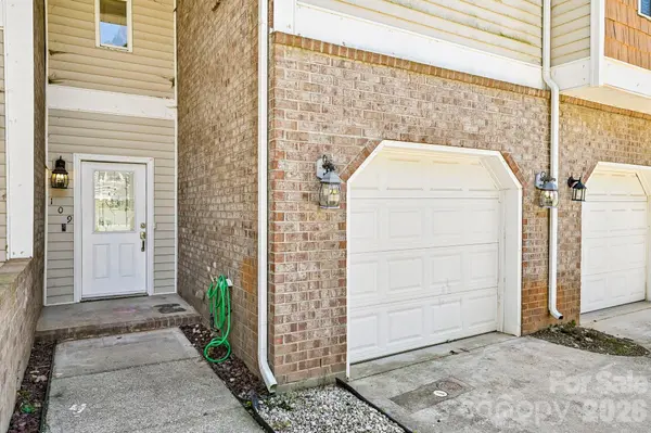 109 Sherman Oaks LN, Mooresville, NC 28115