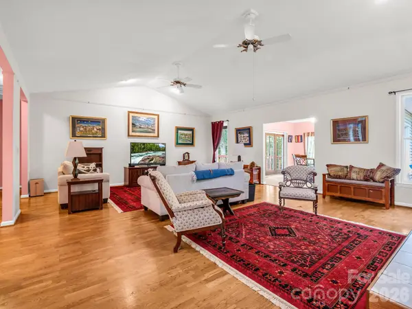 385 Park ST, Columbus, NC 28722