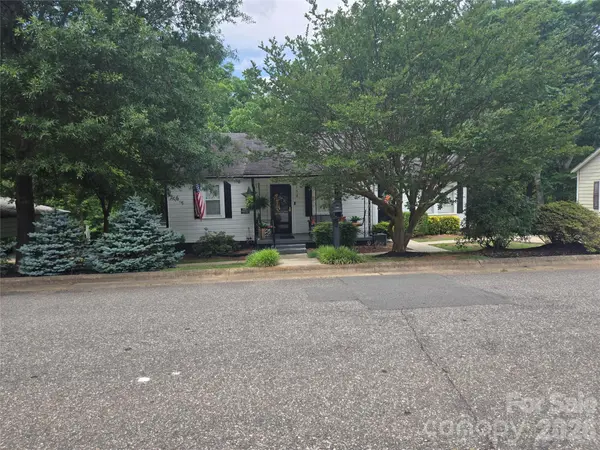 156 S Caldwell AVE, Newton, NC 28658
