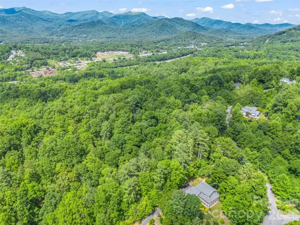 21 Wits End TRL, Swannanoa, NC 28778