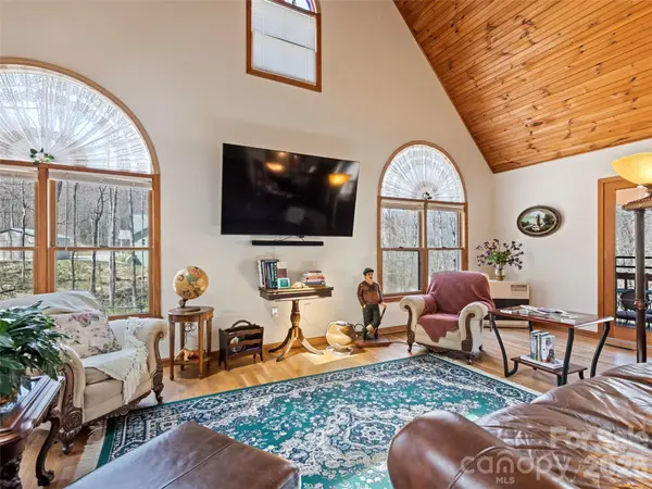 89 41 46 Stump LN, Maggie Valley, NC 28751