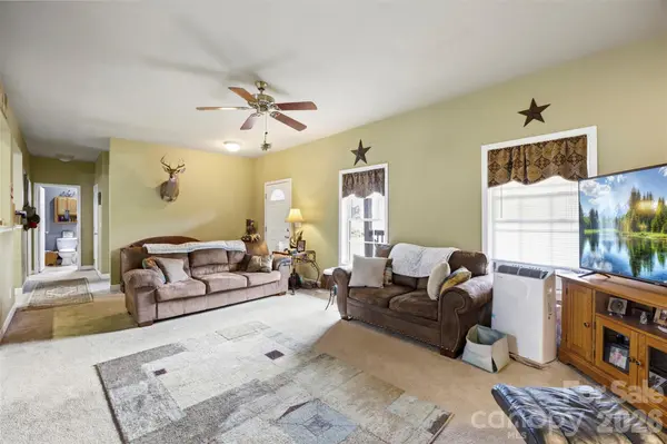 1581 Rhyne RD, Dallas, NC 28034