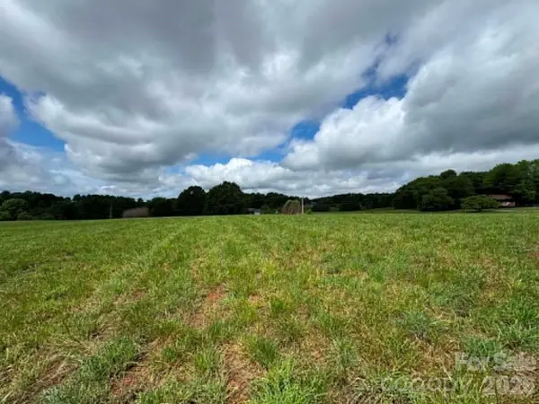 002 Poplar Springs RD, Elkin, NC 28621