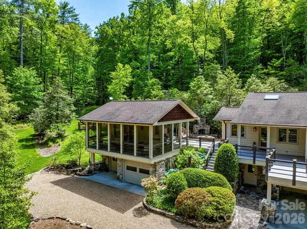 1213 Bull Pen RD, Cashiers, NC 28717