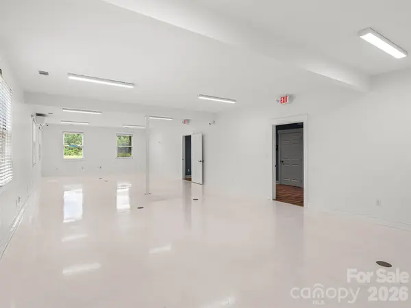 14 Mimidis LN, Swannanoa, NC 28778