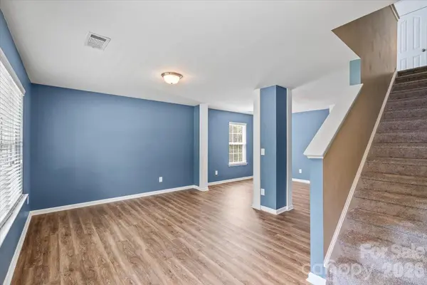 5229 Hawkins Meadow CT, Charlotte, NC 28213