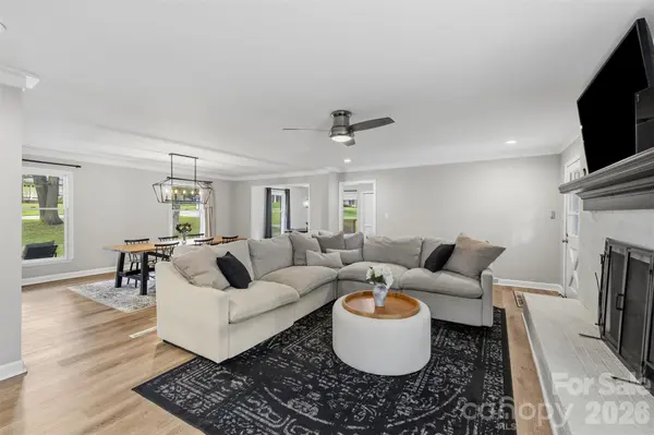 224 Sturbridge DR, Charlotte, NC 28214