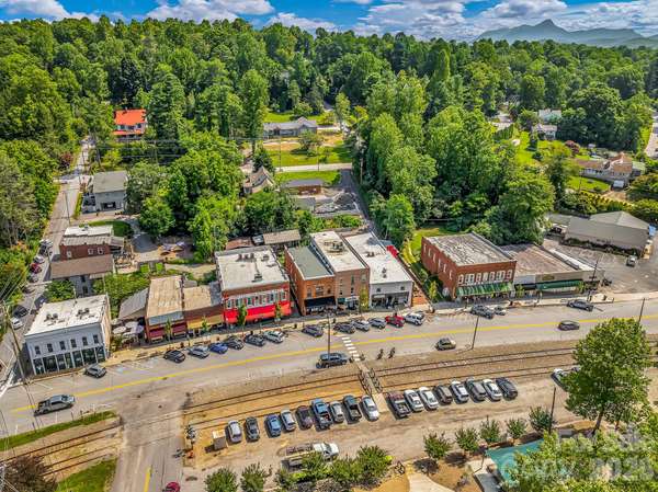 75 Charles ST, Saluda, NC 28773