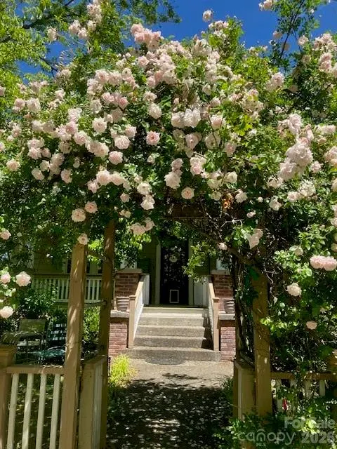 33 Church ST, Weaverville, NC 28787