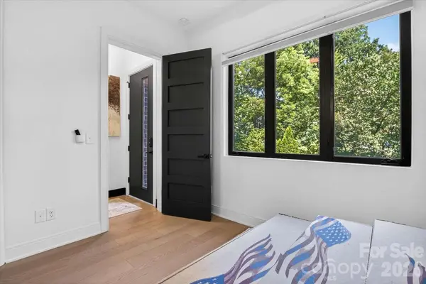 1005 Zinc LN, Charlotte, NC 28205
