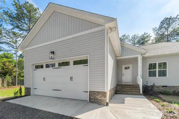 185 Shagbark CT, West End, NC 27376